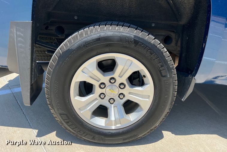 image for item DI8740 2015  Chevrolet Silverado 1500  Crew Cab pickup truck