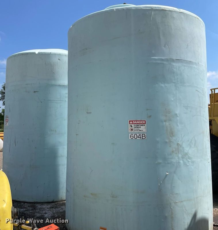 (2) 5,000 gallon poly tanks in Elgin, IL | Item DL3902 sold | Purple Wave