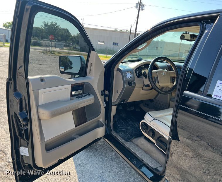 image for item DN3090 2006 Lincoln Mark LT  Crew Cab pickup truck