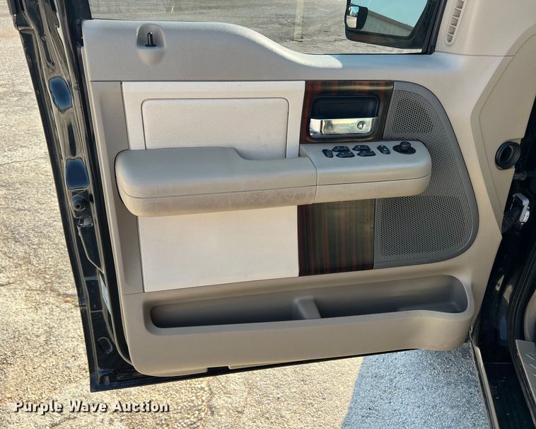 image for item DN3090 2006 Lincoln Mark LT  Crew Cab pickup truck