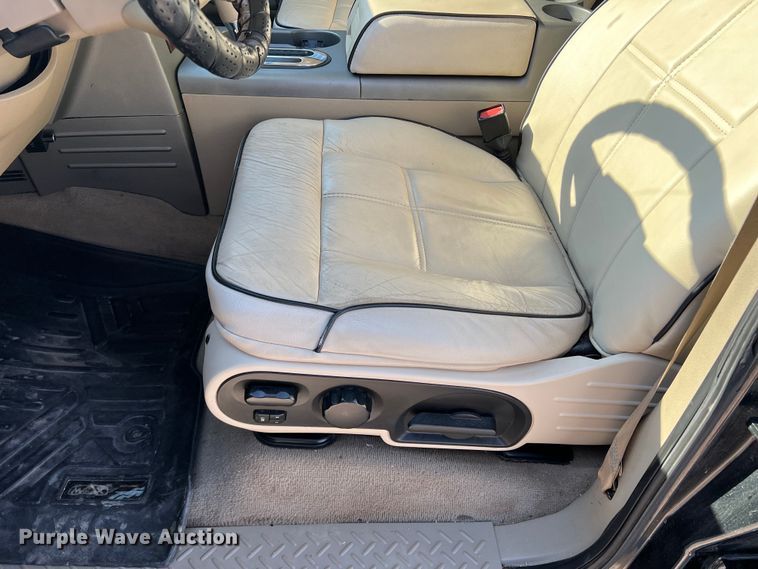 image for item DN3090 2006 Lincoln Mark LT  Crew Cab pickup truck