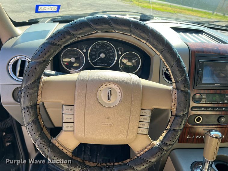 image for item DN3090 2006 Lincoln Mark LT  Crew Cab pickup truck