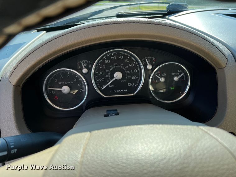 image for item DN3090 2006 Lincoln Mark LT  Crew Cab pickup truck