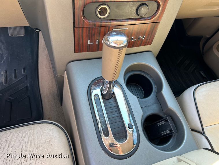 image for item DN3090 2006 Lincoln Mark LT  Crew Cab pickup truck