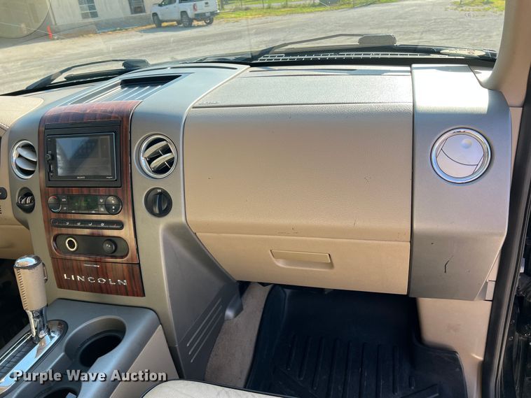 image for item DN3090 2006 Lincoln Mark LT  Crew Cab pickup truck