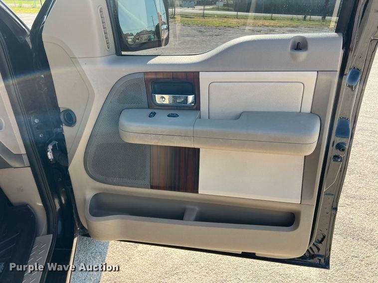 image for item DN3090 2006 Lincoln Mark LT  Crew Cab pickup truck