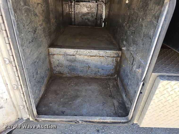 image for item DN8572 2009 GMC C5500  dump truck