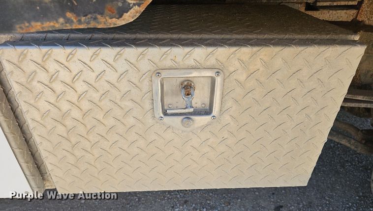 image for item DN8572 2009 GMC C5500  dump truck