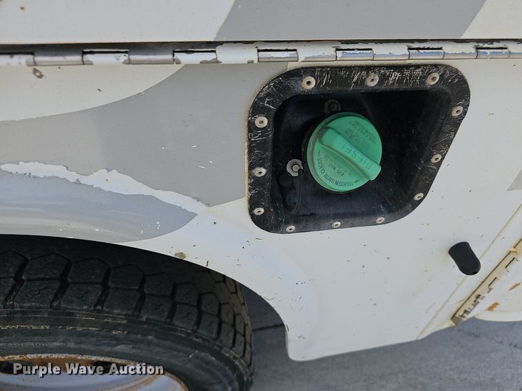 image for item DN8574 2013 Ford F450 Super Duty  utility / service truck