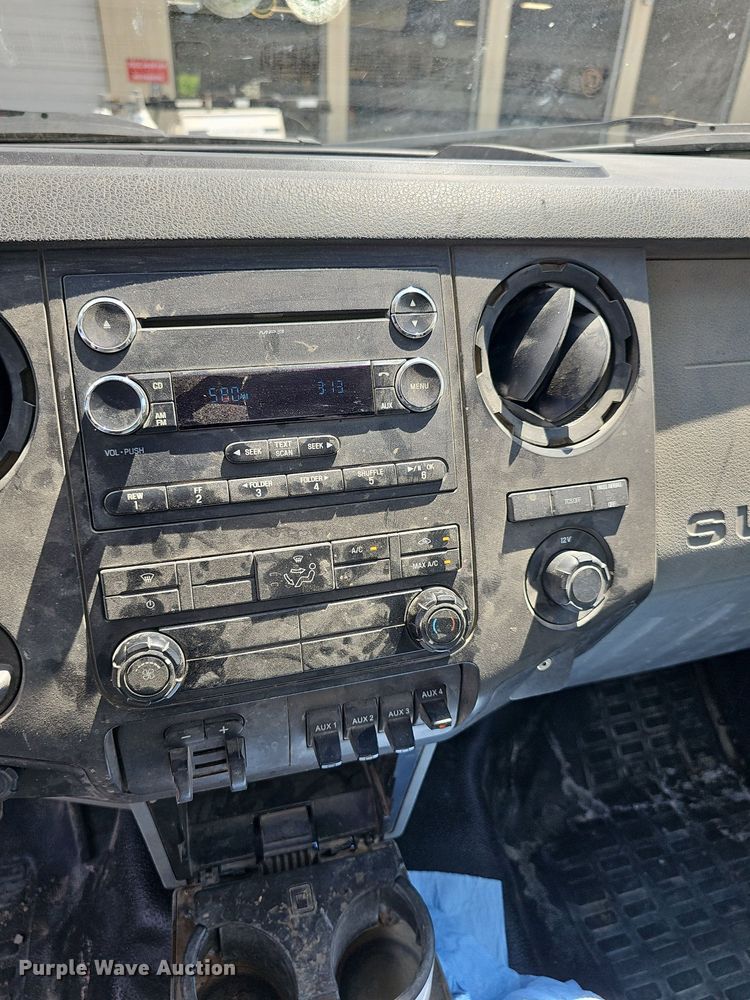image for item DN8574 2013 Ford F450 Super Duty  utility / service truck
