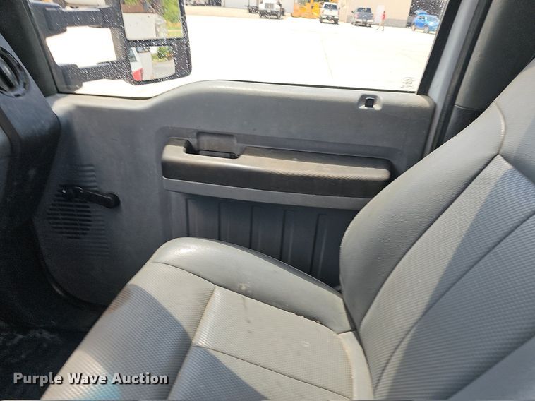 image for item DN8574 2013 Ford F450 Super Duty  utility / service truck