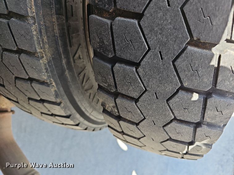 image for item DN8574 2013 Ford F450 Super Duty  utility / service truck