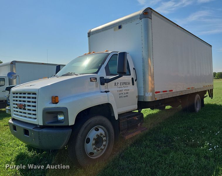 image for item DN8611 2004 GMC C7500  delivery truck