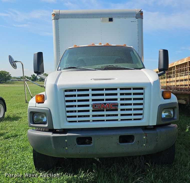 image for item DN8611 2004 GMC C7500  delivery truck