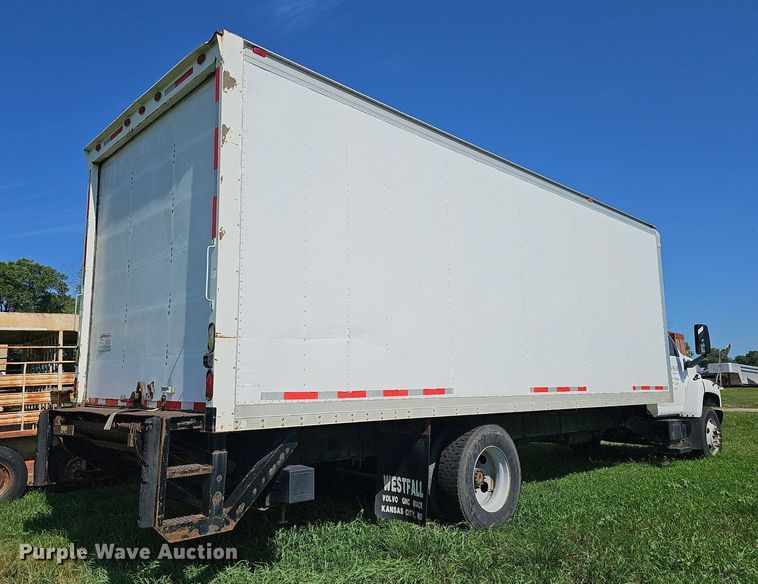 image for item DN8611 2004 GMC C7500  delivery truck