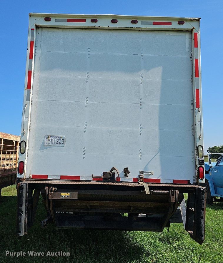 image for item DN8611 2004 GMC C7500  delivery truck