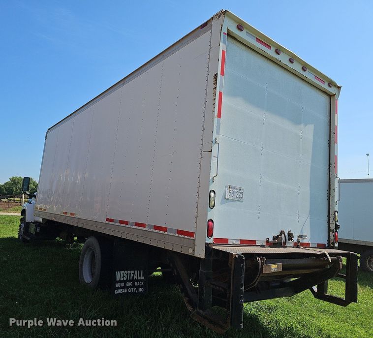 image for item DN8611 2004 GMC C7500  delivery truck