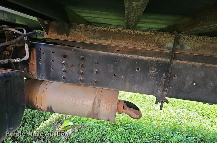 image for item DN8611 2004 GMC C7500  delivery truck