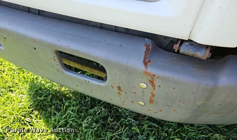 image for item DN8611 2004 GMC C7500  delivery truck