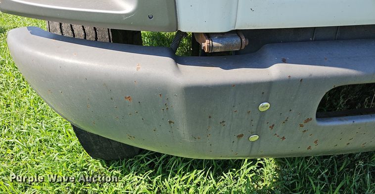 image for item DN8611 2004 GMC C7500  delivery truck