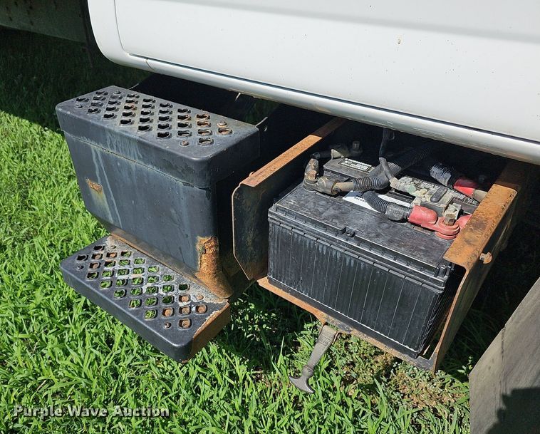 image for item DN8611 2004 GMC C7500  delivery truck