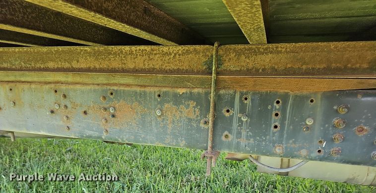 image for item DN8611 2004 GMC C7500  delivery truck