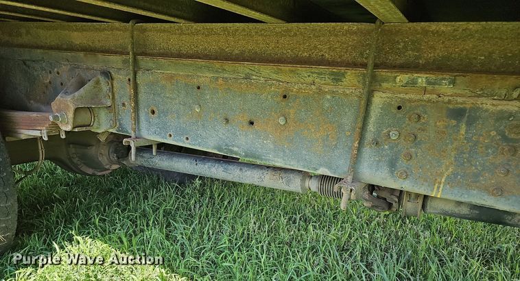 image for item DN8611 2004 GMC C7500  delivery truck