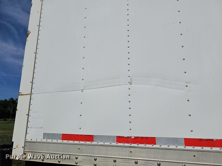 image for item DN8611 2004 GMC C7500  delivery truck