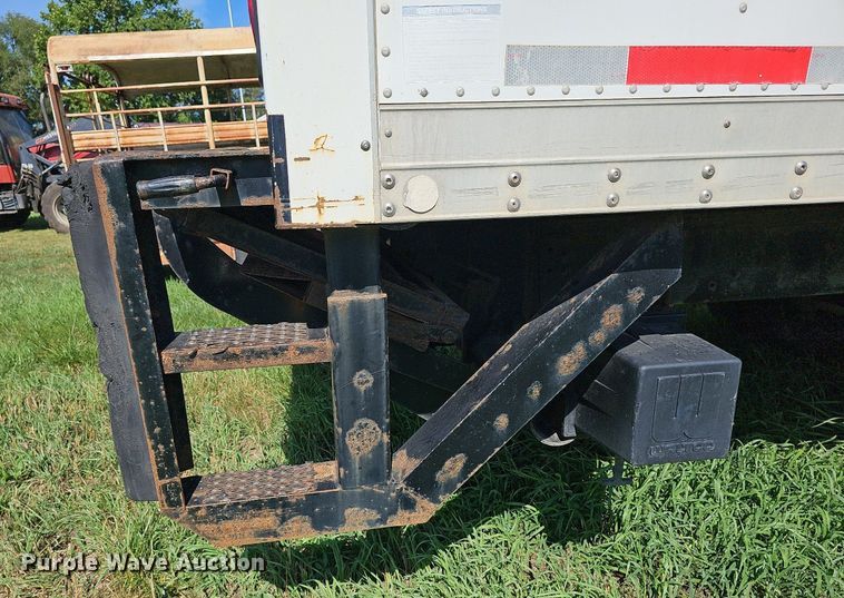 image for item DN8611 2004 GMC C7500  delivery truck