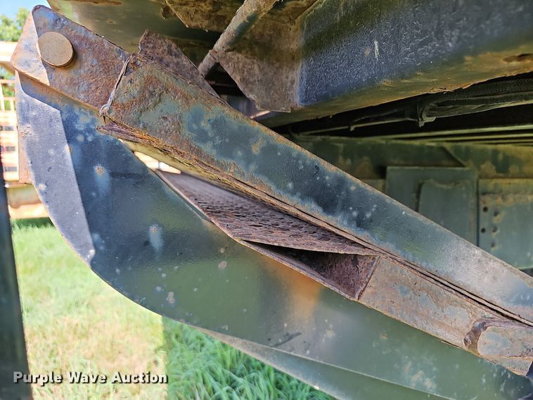 image for item DN8611 2004 GMC C7500  delivery truck