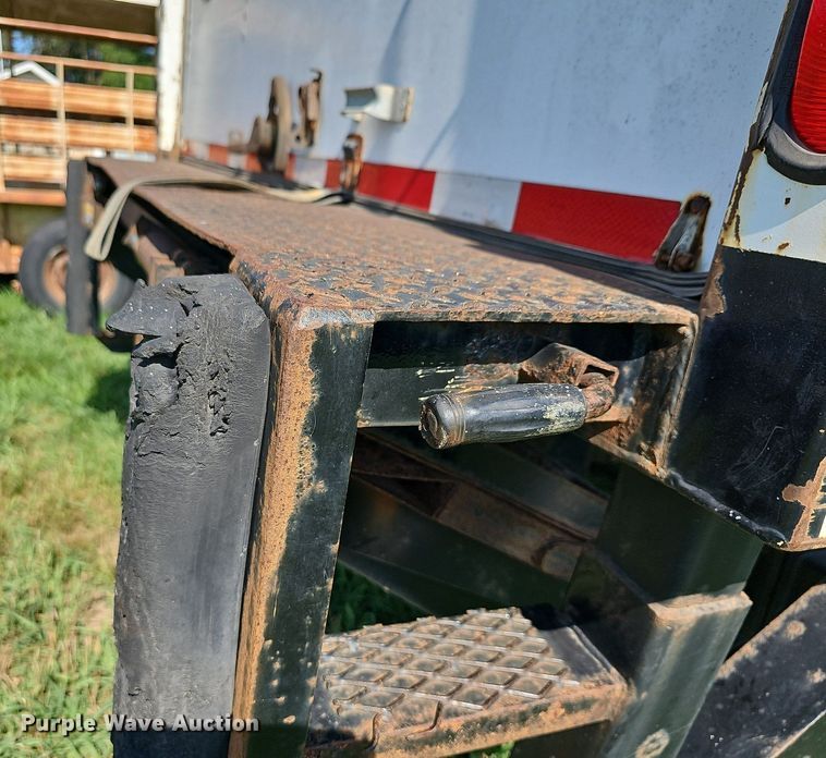 image for item DN8611 2004 GMC C7500  delivery truck