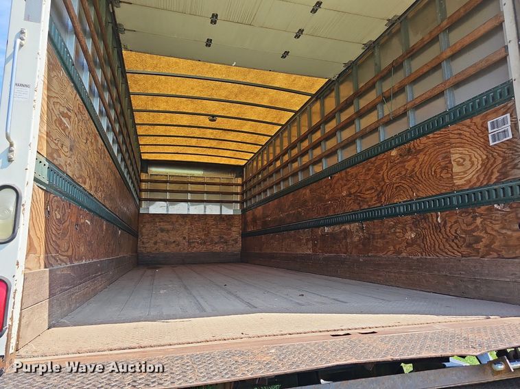 image for item DN8611 2004 GMC C7500  delivery truck