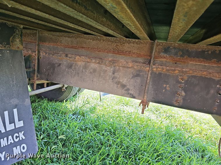 image for item DN8611 2004 GMC C7500  delivery truck