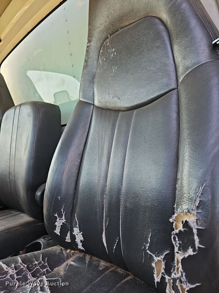 image for item DN8611 2004 GMC C7500  delivery truck