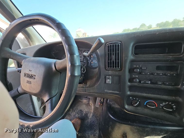 image for item DN8611 2004 GMC C7500  delivery truck