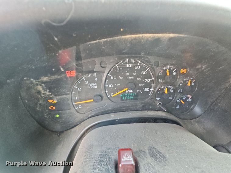 image for item DN8611 2004 GMC C7500  delivery truck