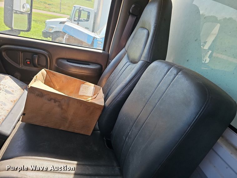 image for item DN8611 2004 GMC C7500  delivery truck