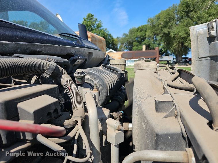 image for item DN8611 2004 GMC C7500  delivery truck