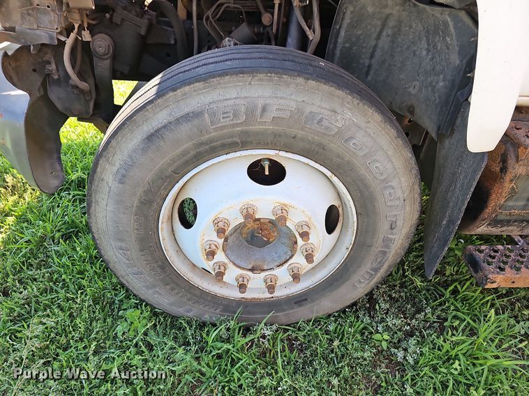 image for item DN8611 2004 GMC C7500  delivery truck