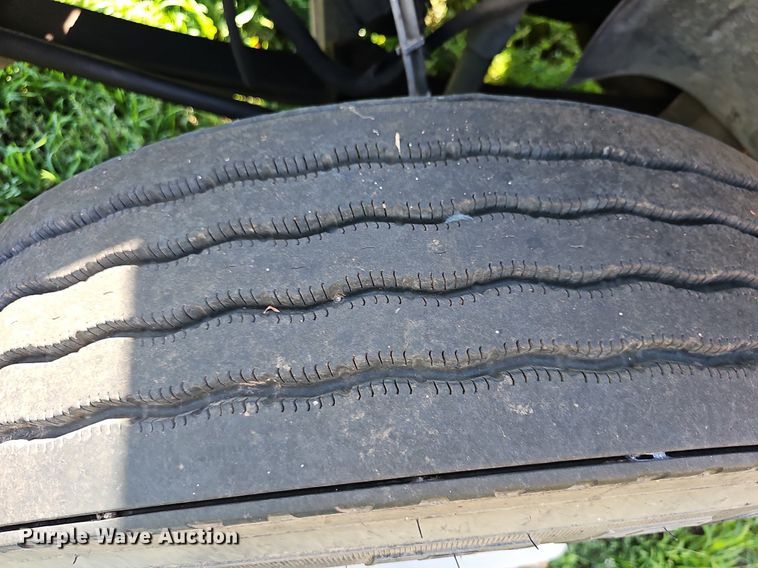 image for item DN8611 2004 GMC C7500  delivery truck