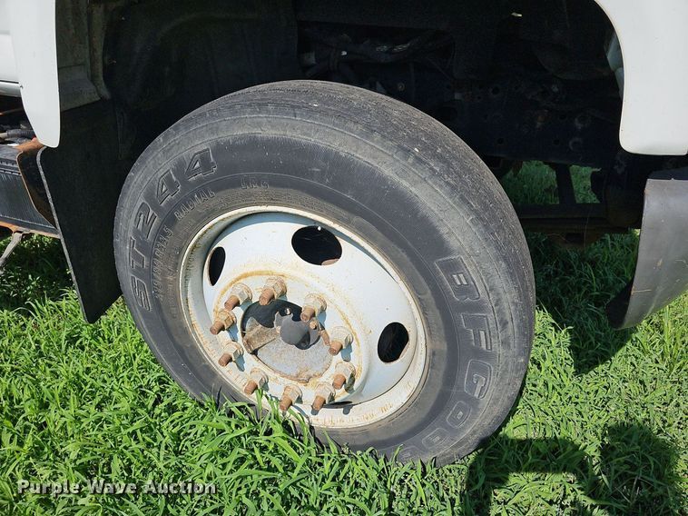 image for item DN8611 2004 GMC C7500  delivery truck