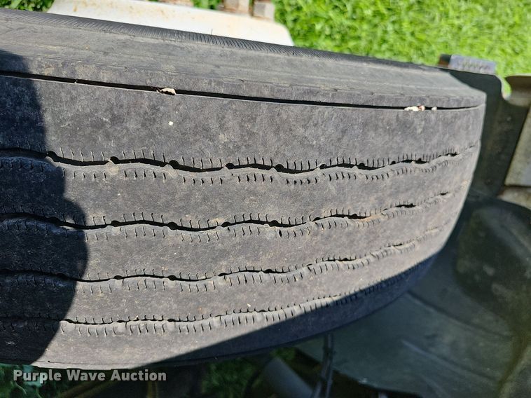 image for item DN8611 2004 GMC C7500  delivery truck