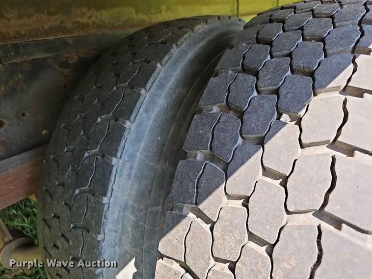 image for item DN8611 2004 GMC C7500  delivery truck