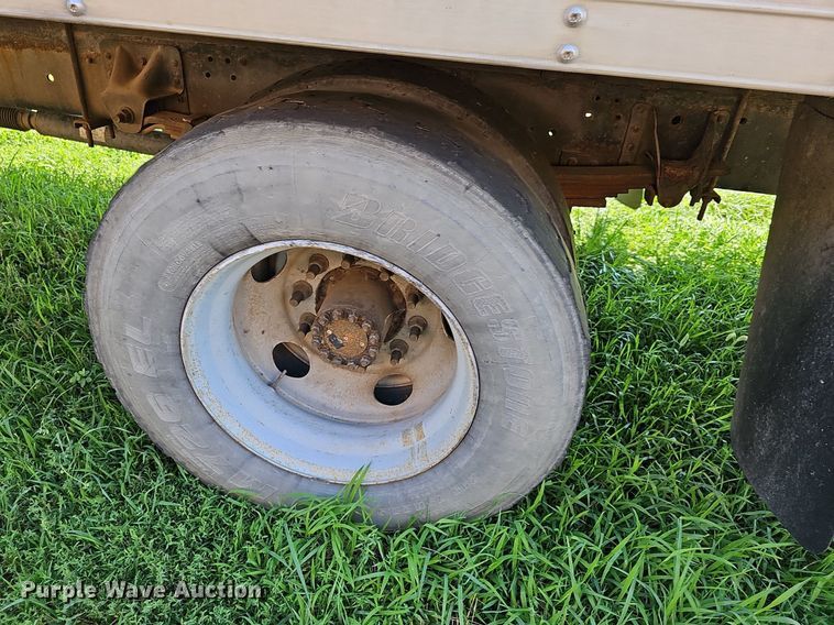 image for item DN8611 2004 GMC C7500  delivery truck