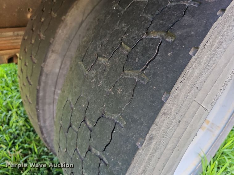 image for item DN8611 2004 GMC C7500  delivery truck