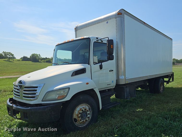 image for item DN8618 2007 Hino 338  delivery truck