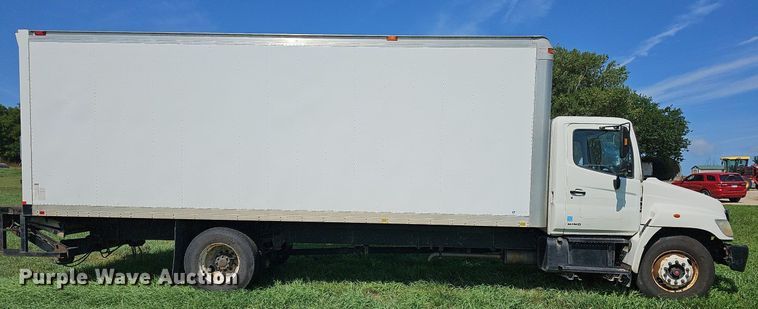 image for item DN8618 2007 Hino 338  delivery truck