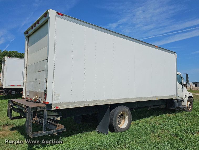 image for item DN8618 2007 Hino 338  delivery truck