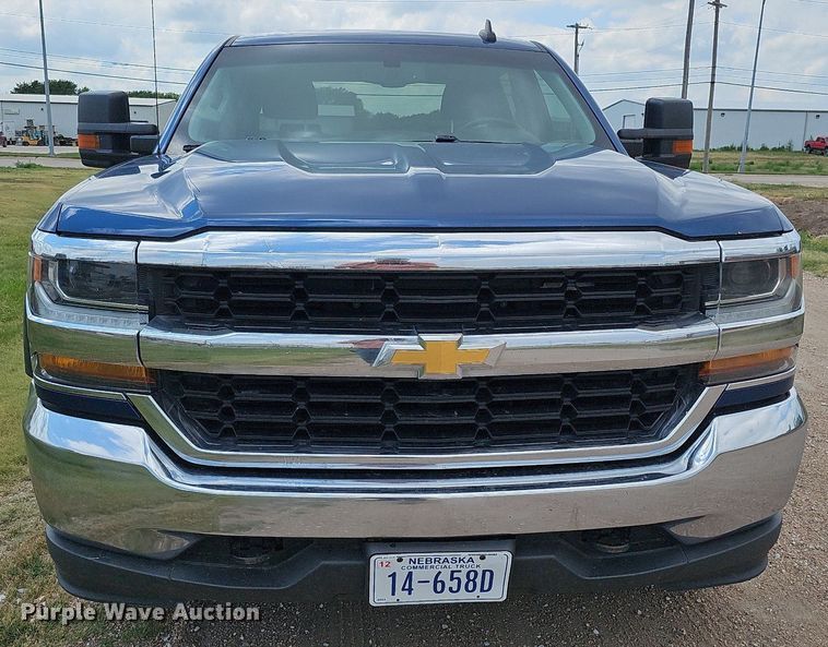 image for item DO2875 2017 Chevrolet Silverado 1500  Crew Cab pickup truck