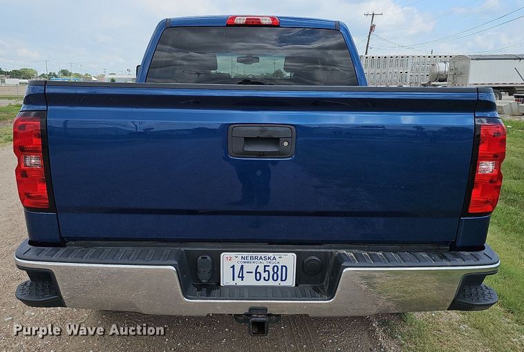 image for item DO2875 2017 Chevrolet Silverado 1500  Crew Cab pickup truck